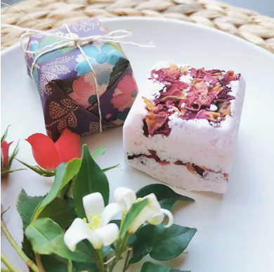 Magnolia and Rose Bath Bomb - BohoDreaming
