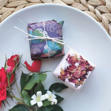 Magnolia and Rose Bath Bomb - BohoDreaming